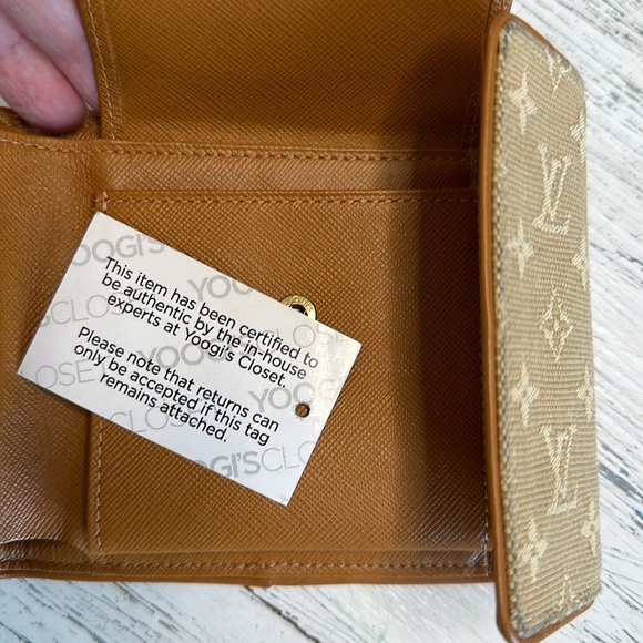 Louis Vuitton beige monogram Mini Lin Canvas Compact wallet - Picture 9 of 11